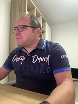 coupleLatinaLovers online show from 18, 12, 2025