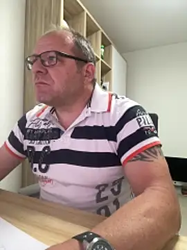 coupleLatinaLovers online show from 17, 4, 2026