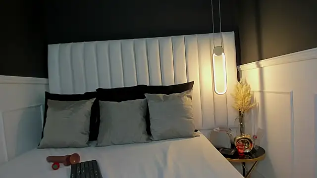 chloe zulay online show from 30, 1, 2025