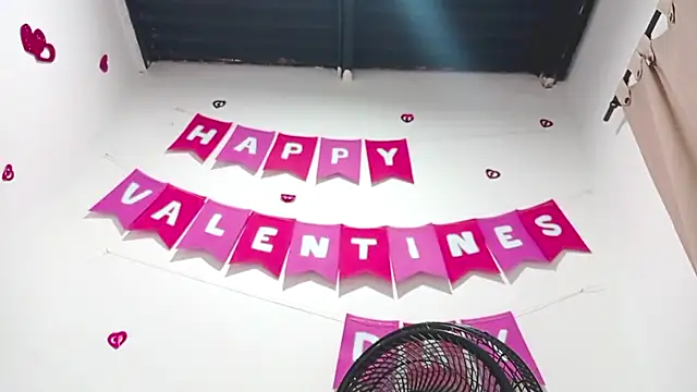 PetiteIvoryQueen19 online show from 28, 2, 2025