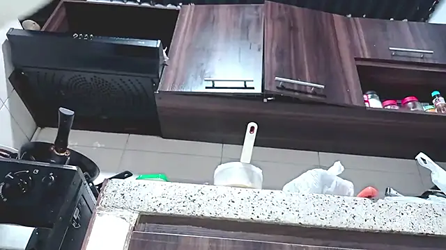 PetiteIvoryQueen19 online show from 6, 3, 2025