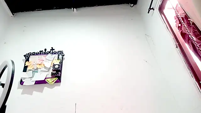 PetiteIvoryQueen19 online show from 23, 10, 2025