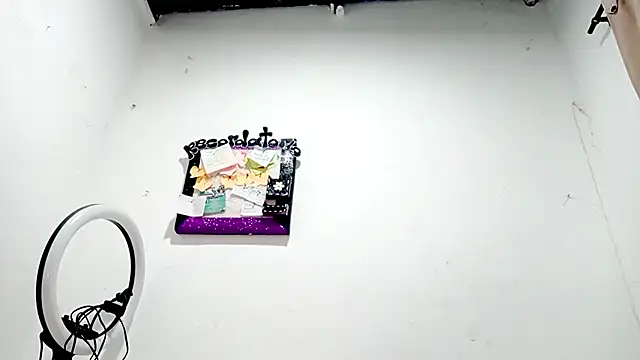 PetiteIvoryQueen19 online show from 20, 12, 2025