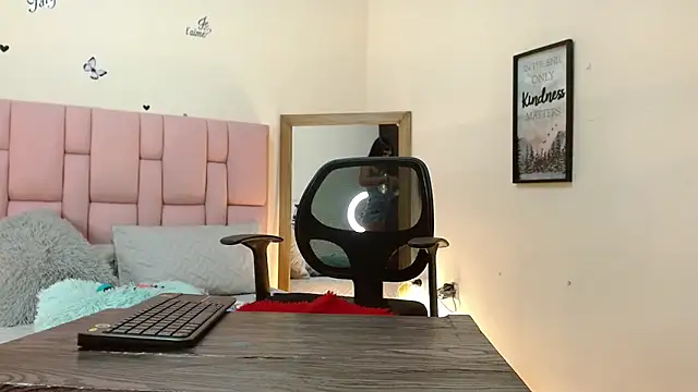 isabela ferrer  online show from 12, 9, 2025