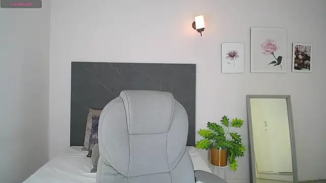 Snapshot of adhara_cortez chatting on 22, 10, 2025 adhara cortez online show from 22, 10, 2025