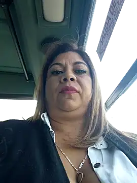Snapshot of Laura-Hernandez chatting on 4, 3, 2026 Laura-Hernandez online show from 4, 3, 2026