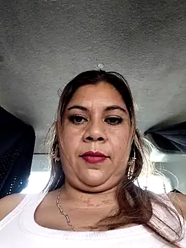 Snapshot of Laura-Hernandez chatting on 7, 3, 2026 Laura-Hernandez online show from 7, 3, 2026