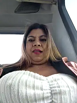 Snapshot of Laura-Hernandez chatting on 1, 4, 2026 Laura-Hernandez online show from 1, 4, 2026