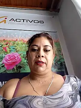Snapshot of Laura-Hernandez chatting on 8, 4, 2026 Laura-Hernandez online show from 8, 4, 2026