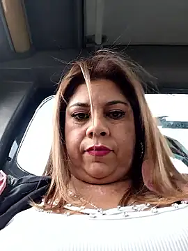 Snapshot of Laura-Hernandez chatting on 10, 4, 2026 Laura-Hernandez online show from 10, 4, 2026