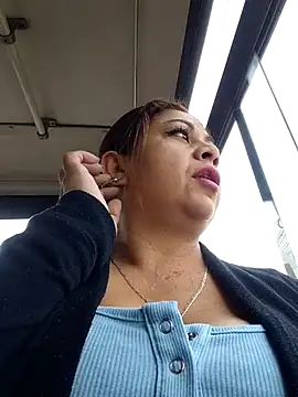 Snapshot of Laura-Hernandez chatting on 13, 4, 2026 Laura-Hernandez online show from 13, 4, 2026