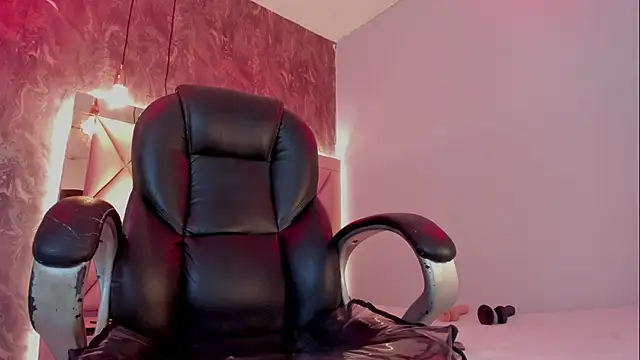 Snapshot of megan_100 chatting on 13, 5, 2026 megan 100 online show from 13, 5, 2026