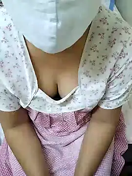 Snapshot of aliseanu chatting on 12, 12, 2024 aliseanu online show from 12, 12, 2024