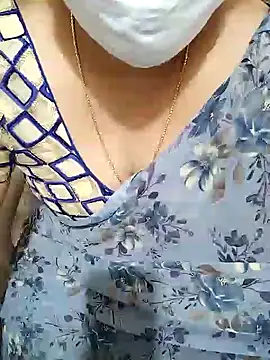 Snapshot of aliseanu chatting on 8, 1, 2025 aliseanu online show from 8, 1, 2025