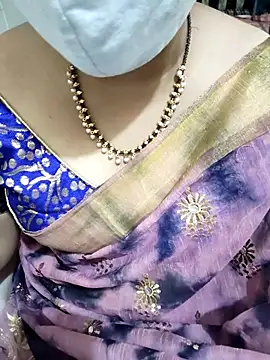 Snapshot of aliseanu chatting on 4, 10, 2025 aliseanu online show from 4, 10, 2025