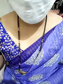 Snapshot of aliseanu chatting on 5, 10, 2025 aliseanu online show from 5, 10, 2025