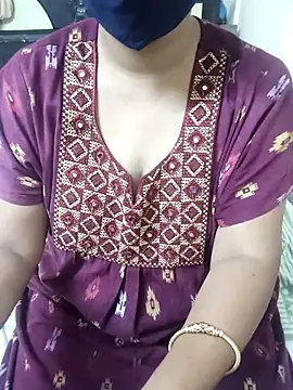 Snapshot of aliseanu chatting on 1, 11, 2025 aliseanu online show from 1, 11, 2025