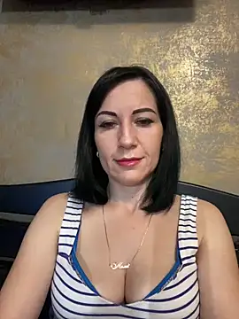 Snapshot of FireLily332 chatting on 4, 1, 2025 FireLily332 online show from 4, 1, 2025