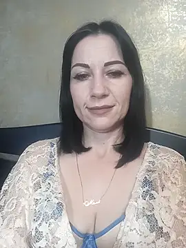 Snapshot of FireLily332 chatting on 6, 1, 2025 FireLily332 online show from 6, 1, 2025