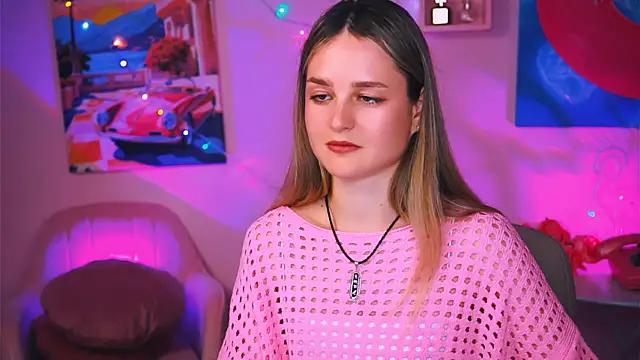 Snapshot of DeboraLarson chatting on 13, 12, 2024 DeboraLarson online show from 13, 12, 2024