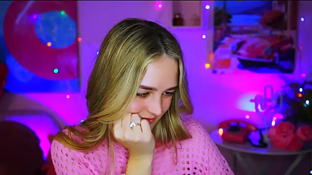 Snapshot of DeboraLarson chatting on 18, 3, 2025 DeboraLarson online show from 18, 3, 2025