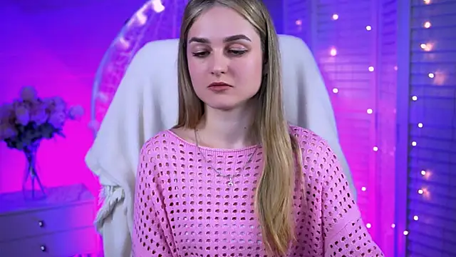 Snapshot of DeboraLarson chatting on 19, 3, 2025 DeboraLarson online show from 19, 3, 2025