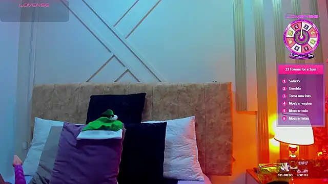 ashley  foxx  online show from 18, 12, 2025