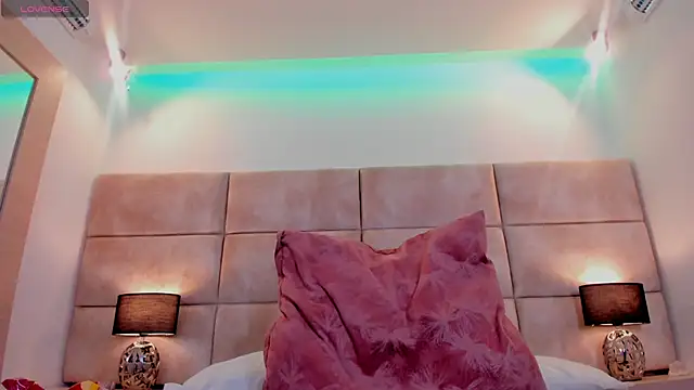 Eevee Taylor online show from 23, 1, 2025