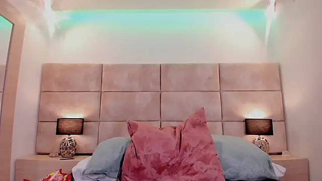 Eevee Taylor online show from 27, 1, 2025