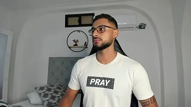 Snapshot of LiamGarcia1 chatting on 8, 1, 2025 LiamGarcia1 online show from 8, 1, 2025