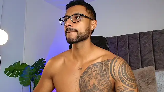 Snapshot of LiamGarcia1 chatting on 3, 11, 2025 LiamGarcia1 online show from 3, 11, 2025