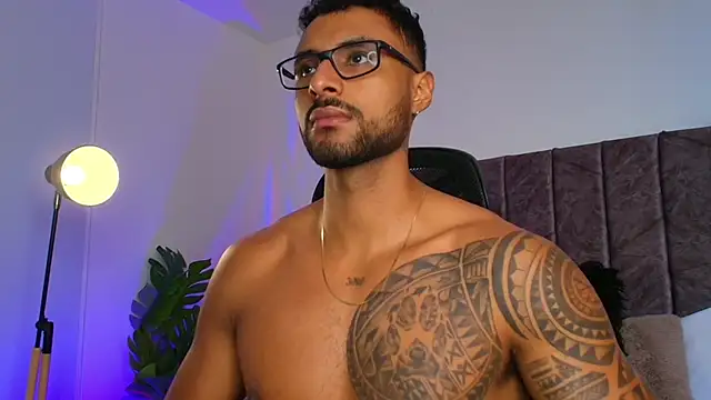 Snapshot of LiamGarcia1 chatting on 21, 11, 2025 LiamGarcia1 online show from 21, 11, 2025