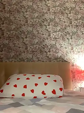 Laura Millf online show from 9, 3, 2025