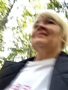 Laura Millf online show from 28, 9, 2025