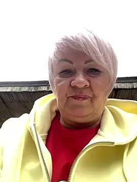 Snapshot of Laura_Millf chatting on 22, 4, 2026 Laura Millf online show from 22, 4, 2026