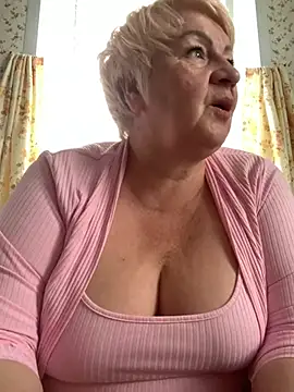 Snapshot of Laura_Millf chatting on 3, 6, 2026 Laura Millf online show from 3, 6, 2026