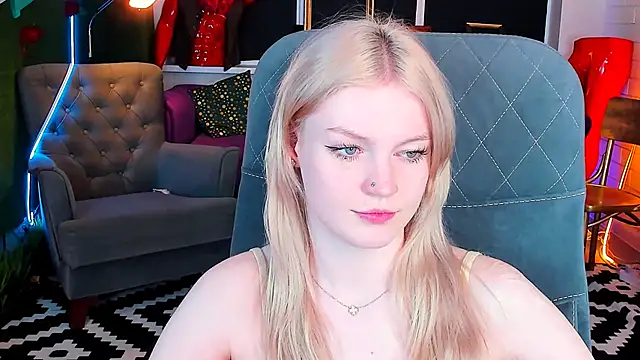 Snapshot of GraceGlamour chatting on 5, 2, 2025 GraceGlamour online show from 5, 2, 2025