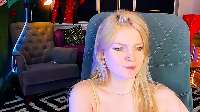 Snapshot of GraceGlamour chatting on 5, 2, 2025 GraceGlamour online show from 5, 2, 2025