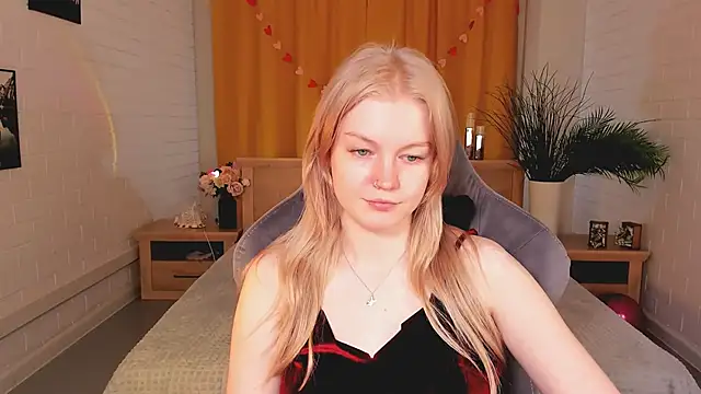Snapshot of GraceGlamour chatting on 8, 3, 2025 GraceGlamour online show from 8, 3, 2025