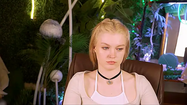 Snapshot of GraceGlamour chatting on 18, 3, 2025 GraceGlamour online show from 18, 3, 2025