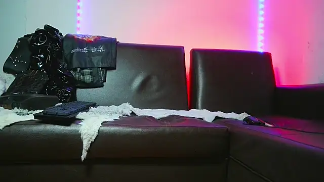 Leonnardo Jaramillo online show from 4, 12, 2024