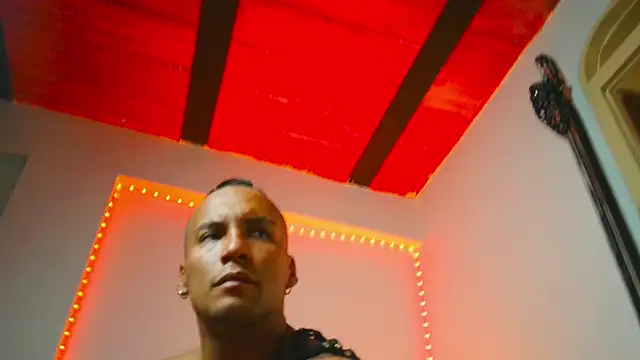 Leonnardo Jaramillo online show from 5, 12, 2024