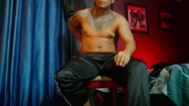 Snapshot of Leonnardo_Jaramillo chatting on 3, 2, 2026 Leonnardo Jaramillo online show from 3, 2, 2026