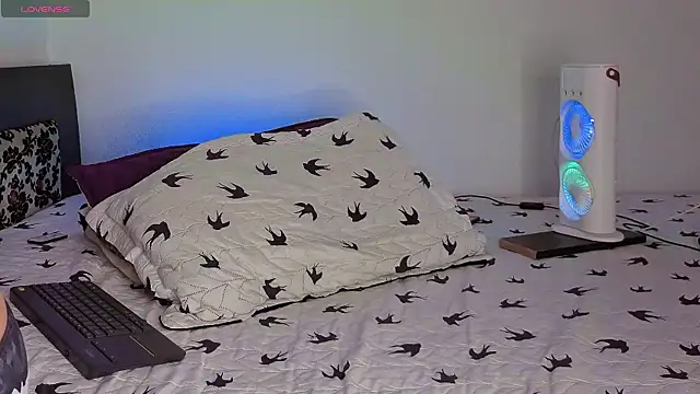 Snapshot of KALE_19 chatting on 5, 11, 2025 KALE 19 online show from 5, 11, 2025