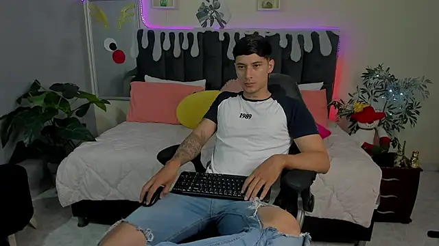 Snapshot of Damian23__ chatting on 30, 12, 2024 Damian23 online show from 30, 12, 2024