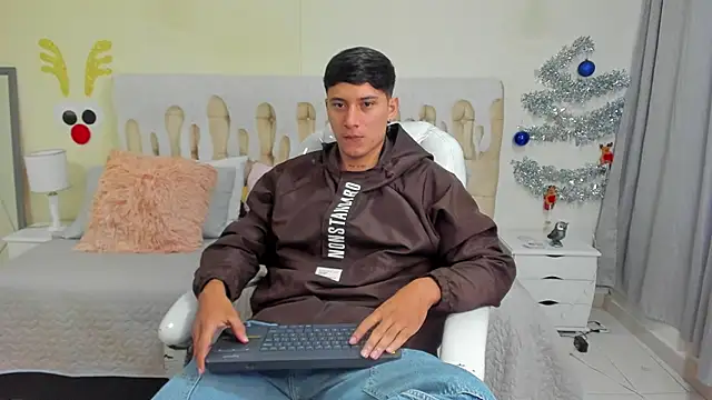 Snapshot of Damian23__ chatting on 2, 1, 2025 Damian23 online show from 2, 1, 2025