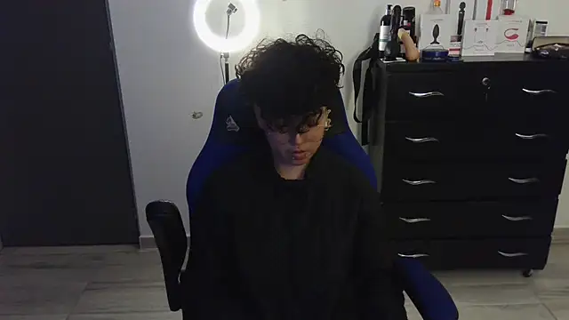 thomascooper7 online show from 12, 2, 2025