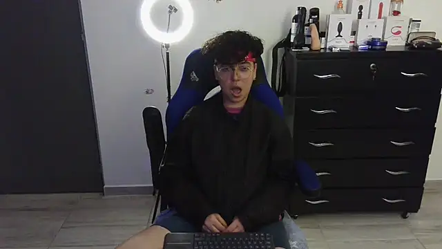 thomascooper7 online show from 22, 2, 2025