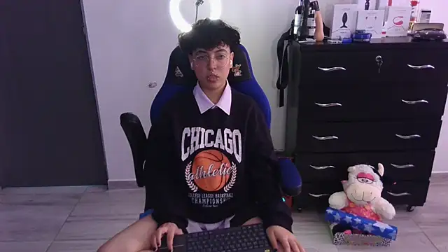 thomascooper7 online show from 6, 3, 2025