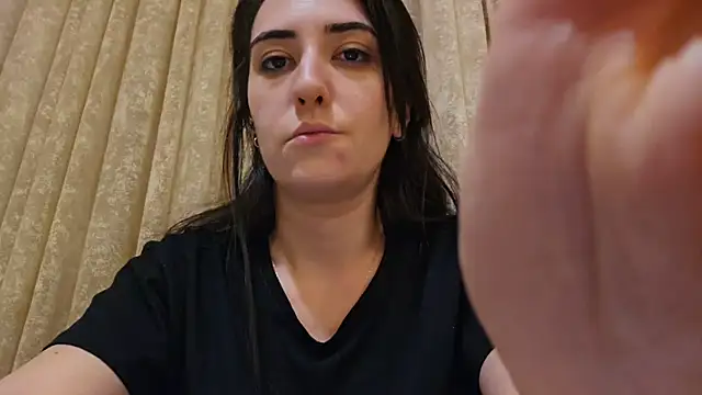 AlejandraDelaney online show from 1, 1, 2025